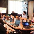 Formation à l'intelligence artificielle: pourquoi les pros du marketing et de la tech ne peuvent plus attendre