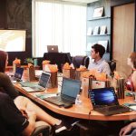 Formation à l'intelligence artificielle: pourquoi les pros du marketing et de la tech ne peuvent plus attendre